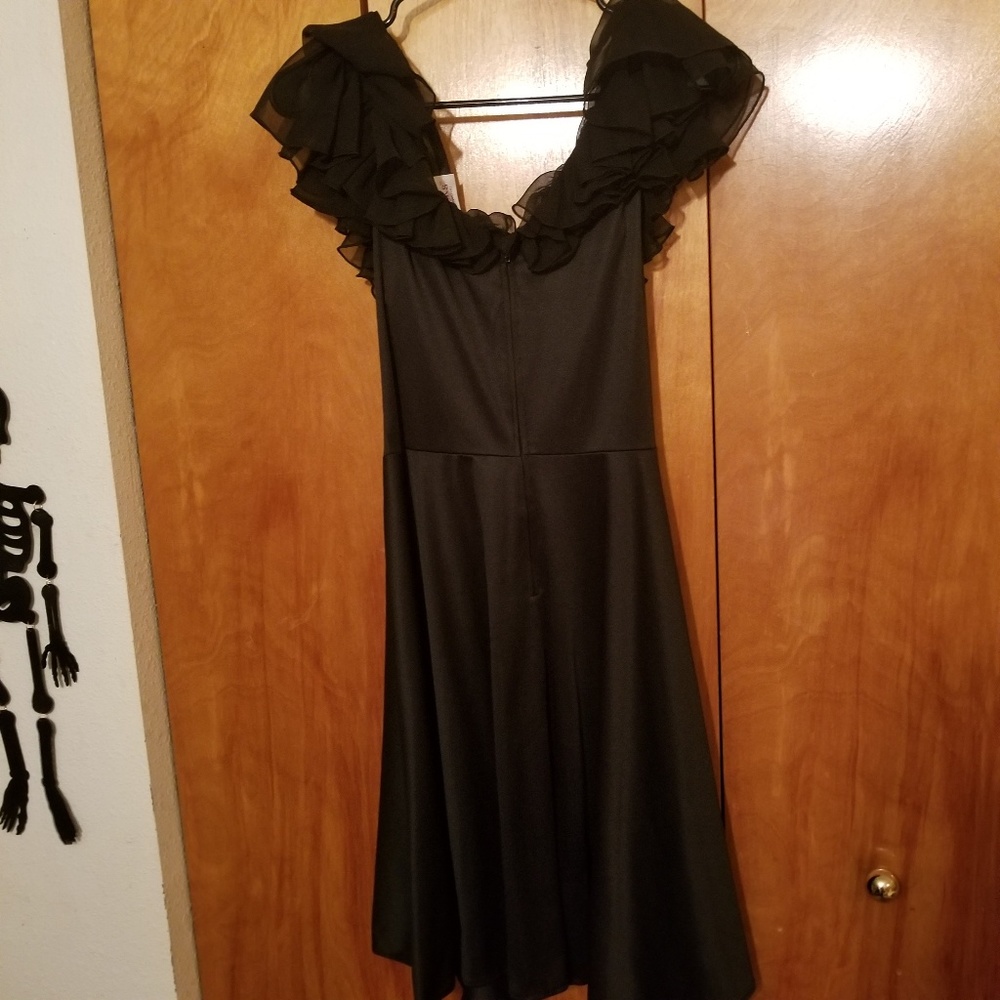 Vintage Ruffle Neck Dress - Picture 4 of 5